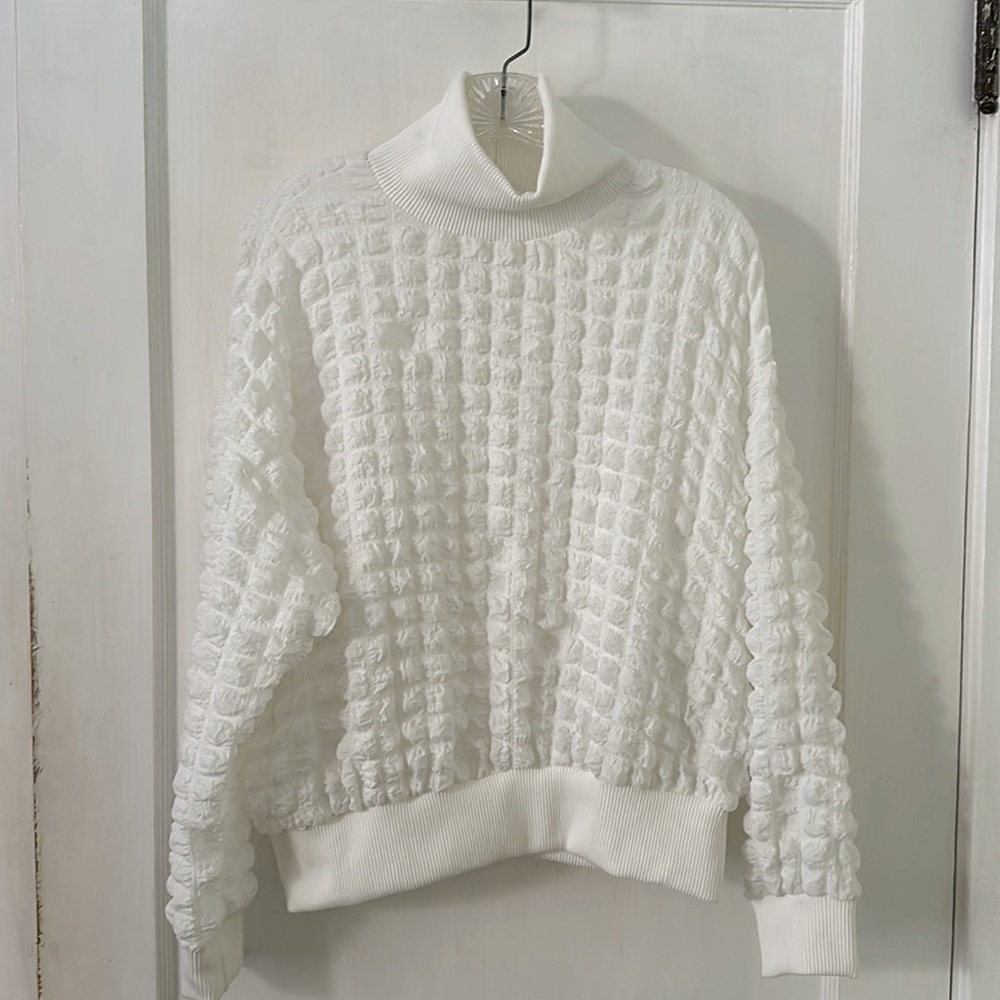 Bucket List White Bubble Cropped Pullover, Size S